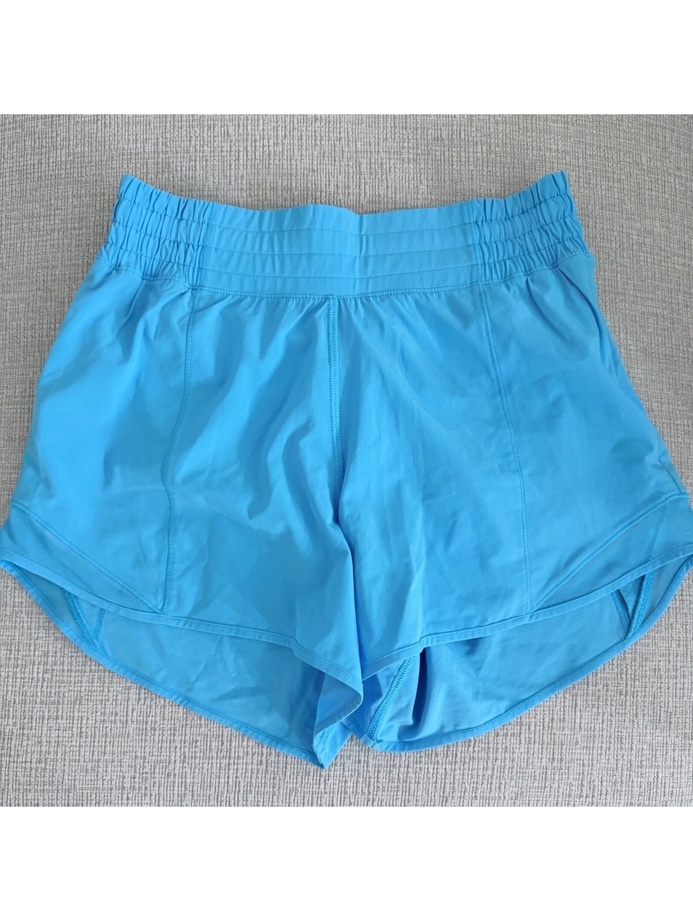 Lululemon hotty hot high rise lined shorts 4” - size 6